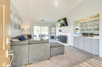 Building Photo - 480 Evergreen Ash