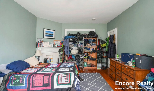 Building Photo - 13 Sachem St