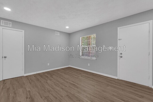 Building Photo - 111 E Mell St