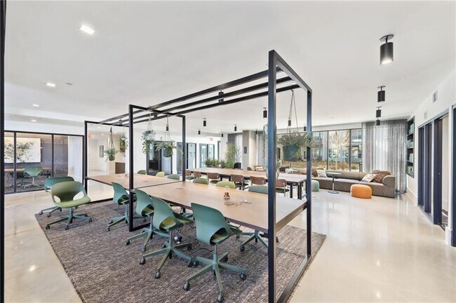 Building Photo - 2945 Cumberland Mall