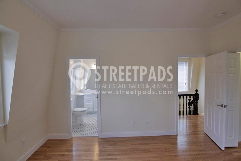 Building Photo - 15 Langdon St