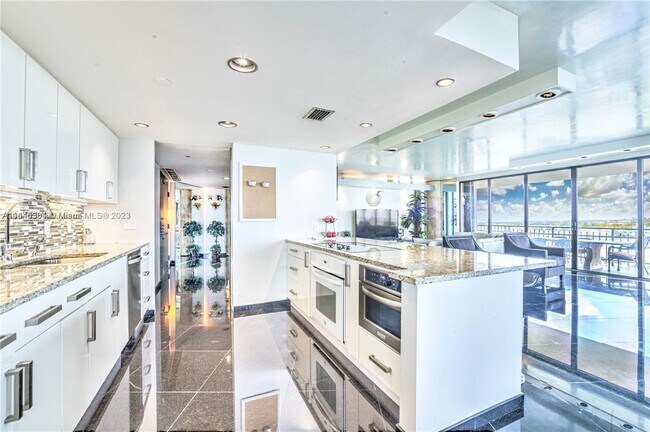 Building Photo - 11113 Biscayne Blvd