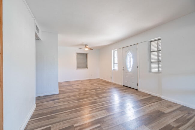Building Photo - 170 Banyan Dr