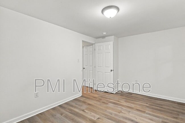 Building Photo - 423 E Washington St