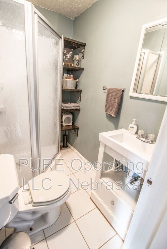 Building Photo - 1306 S 31st St