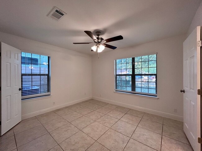 Building Photo - 6200 Palm Cir