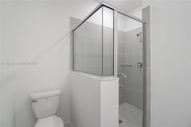 Building Photo - 2747 SE 25th Ave