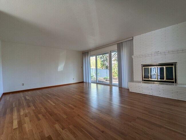 Building Photo - Great 3-Bedroom, 1.5-Bath Home In South Eugene!