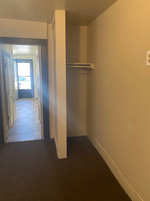 Building Photo - 420 S Chestnut St