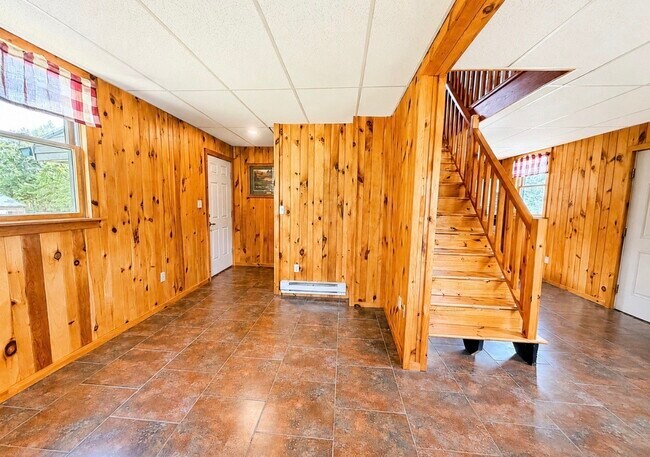 Building Photo - 530 Cascade Valley Rd