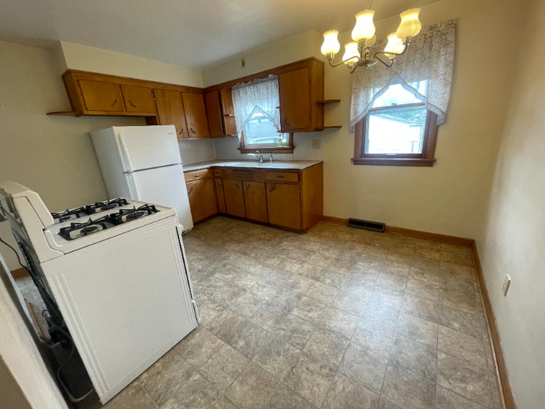 Building Photo - 735 Vogel Ave NE