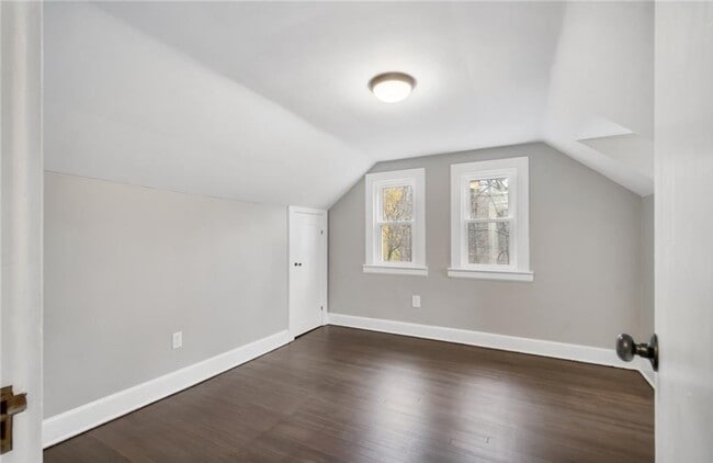 Building Photo - 346 Middlebury Rd