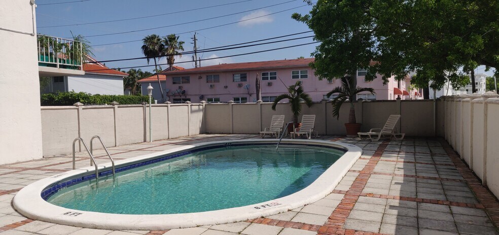 Building Photo - 11610 N Bayshore Dr