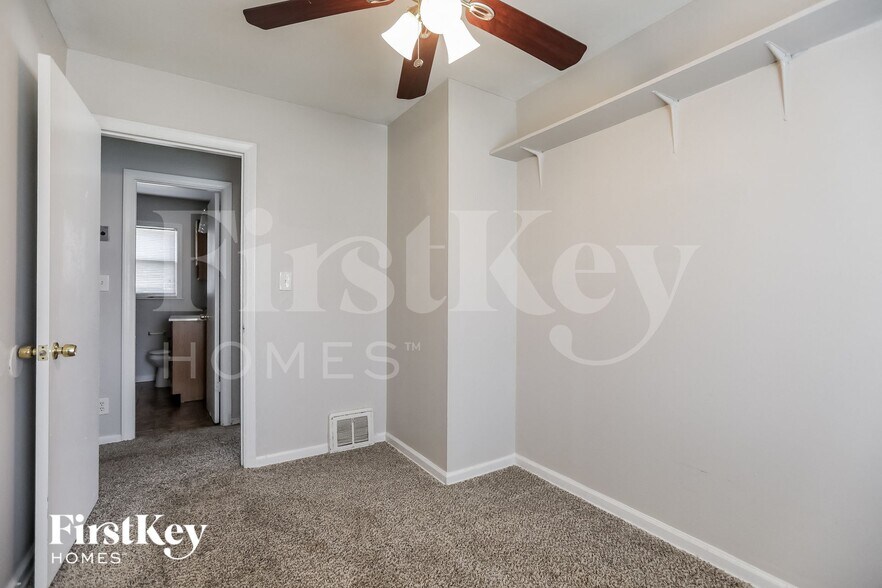 Building Photo - 8855 E 59th St