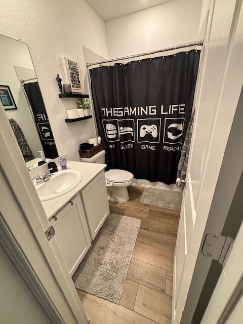 Secondary Bathroom - 1106 Daffodil St