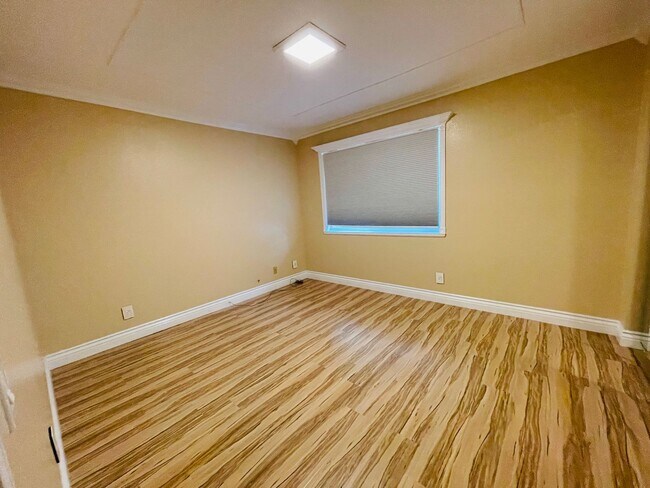 Building Photo - Coming soon! 3 bed, 2 Bath in centrally located community of Redlands