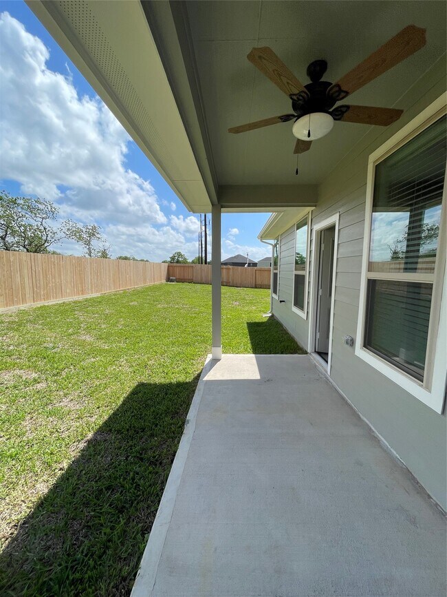 Building Photo - 8111 Royal Palm Ct