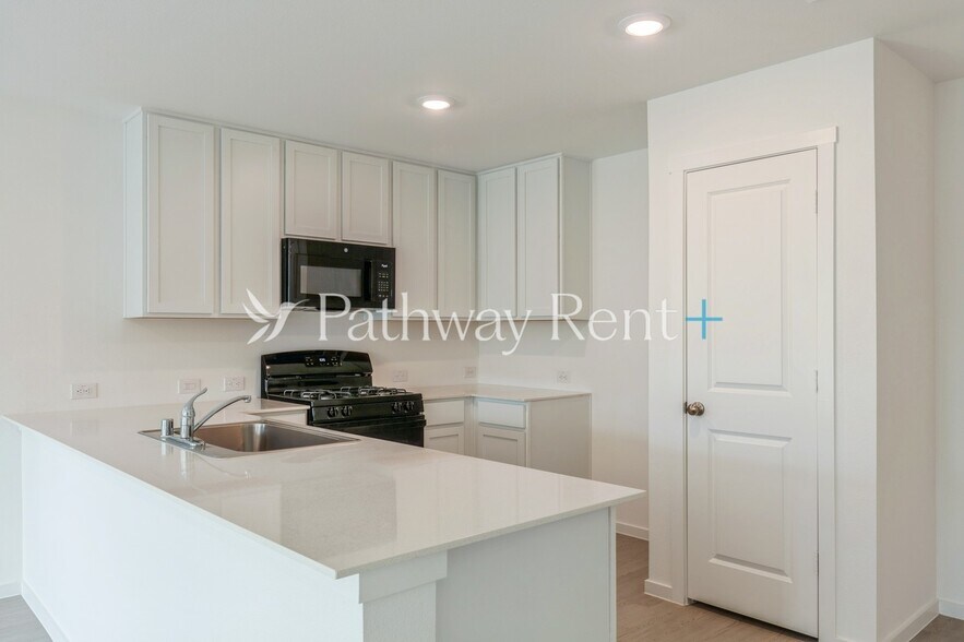 Building Photo - 1255 Falcon Hts Dr