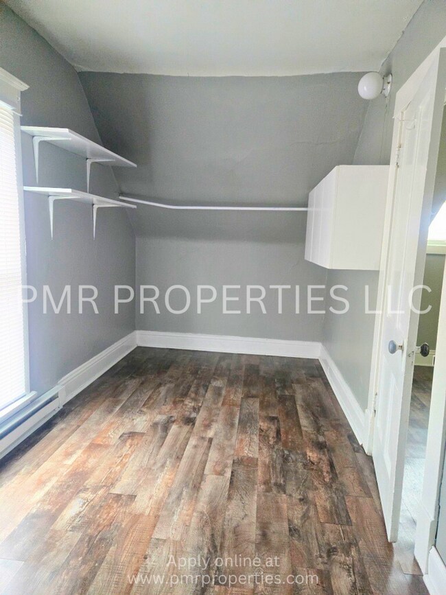 Building Photo - 104 E Graham Ave