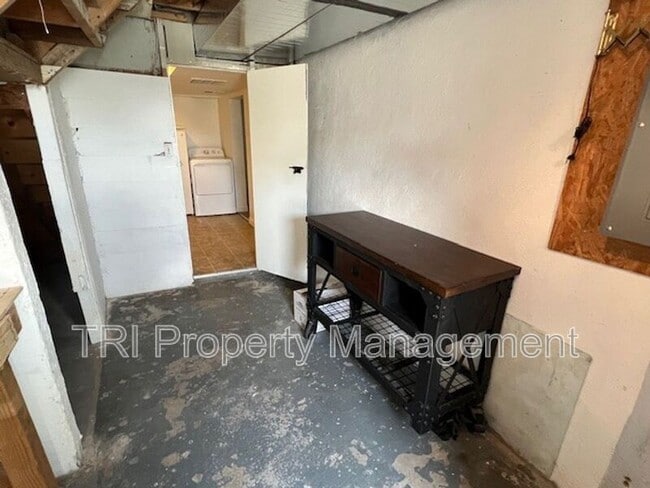 Building Photo - 327 S 2nd St