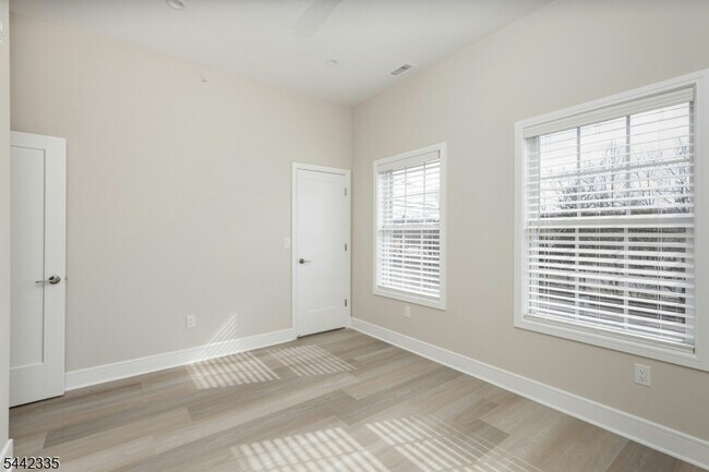 Building Photo - 803 Springfield Ave