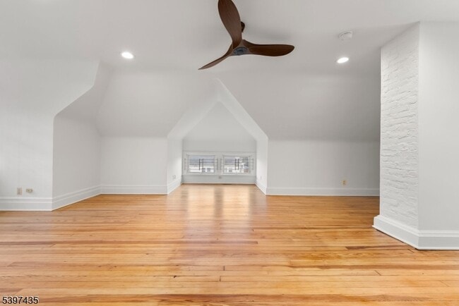 Building Photo - 39 Walnut St