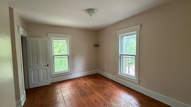 Building Photo - 312 S Coler Ave