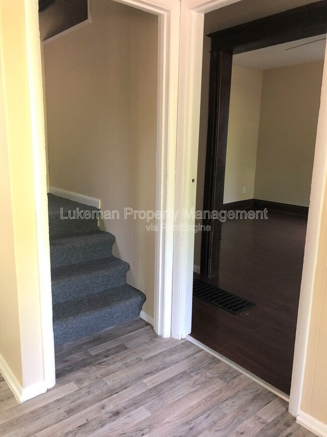 Building Photo - 701 Davis St