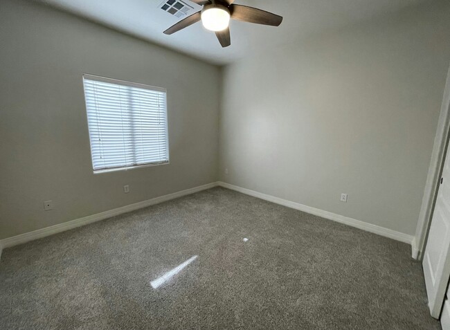 Building Photo - 2117 E Riviera Dr