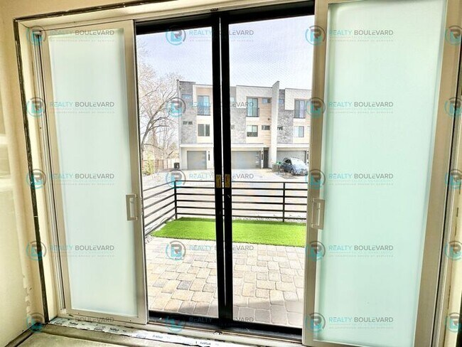 Building Photo - Modern 2 Bedroom 2Bath Townhome with Dual Patios & Designer Finishes near Truckee River