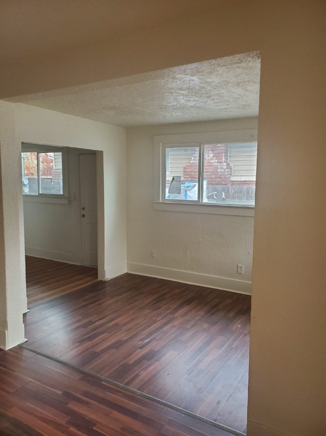 Building Photo - 2 Br Apartment on 28th St.