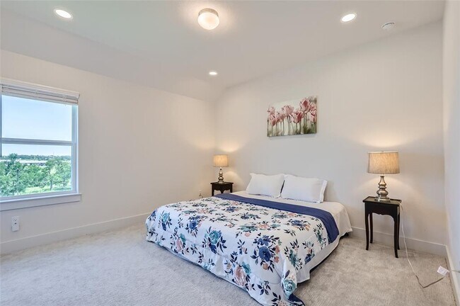 Building Photo - 704 Palamos Dr