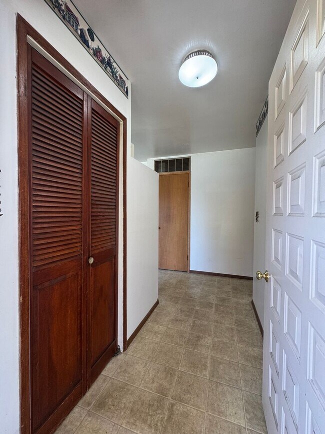 Building Photo - Spacious Home Near Hospital