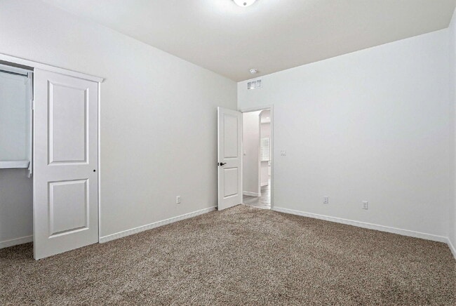 Building Photo - 3 bedroom 2 bath with washer and dryer in 79928
