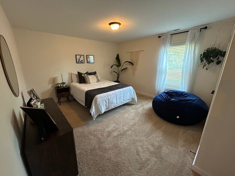 Building Photo - 14 Winged Foot Dr