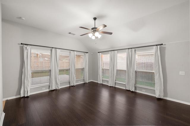 Building Photo - 4802 Oakview Dr