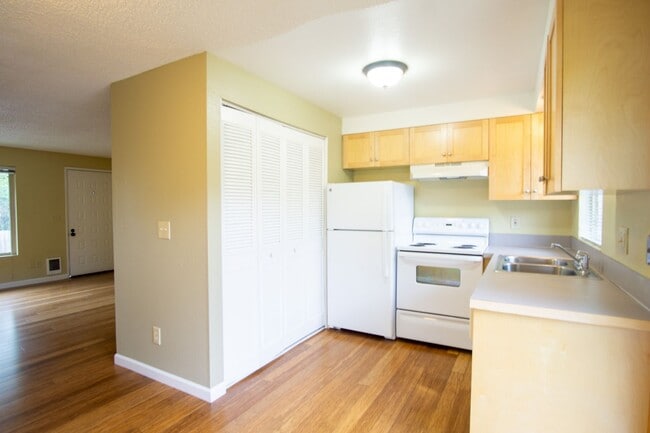 Building Photo - 3717 SE 35th Pl