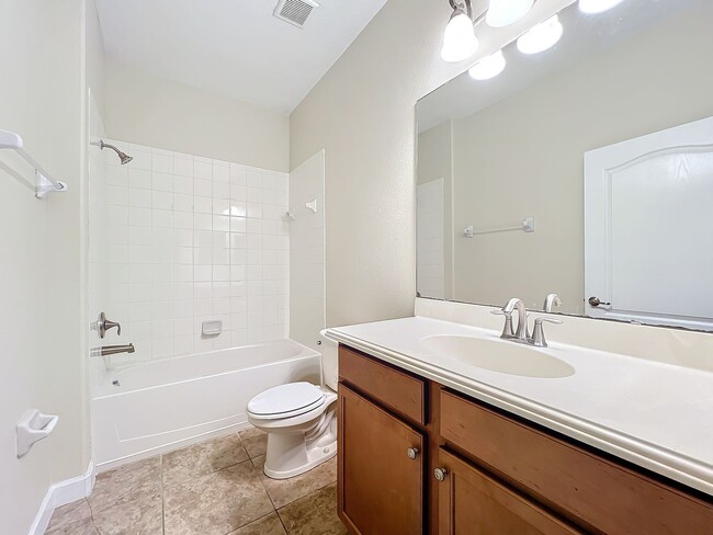 Building Photo - 6 BEDROOM 3 BATHROOM TWO STORY HOME ON IND...