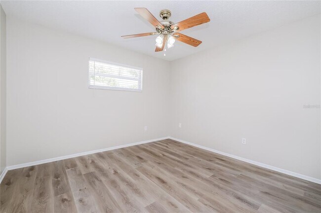 Building Photo - 1202 MacFarlane Ave