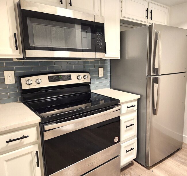 Building Photo - SPECTACULAR 1 BEDROOM 1 BATHROOM LOWER LEVEL FOR LEASE