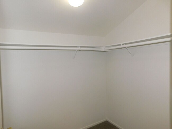 Building Photo - ALH7811