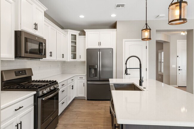 Primary Photo - Beautiful 3 bedroom plus den!