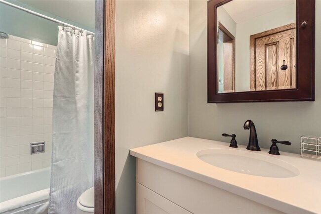 Building Photo - Cozy 2 BDR Home in Boulder with Hot Tub