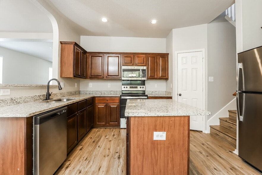 Building Photo - 2123 Dodge Dr