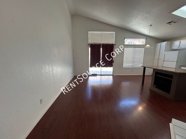 Building Photo - 39914 Milan Dr