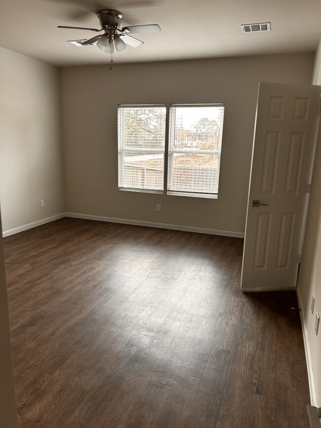 Building Photo - 21377 W Wallis Dr