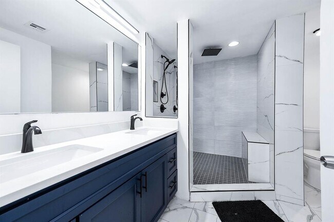 Building Photo - 5001 Woodway Dr
