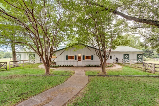 Building Photo - 1712 Lynn Rd