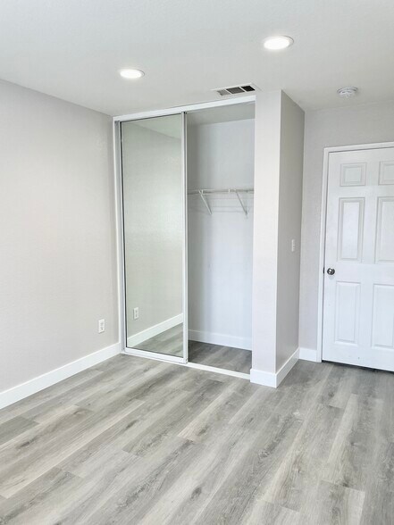 Bedroom 2 with mirror sliding door - 6 Red Coat Pl