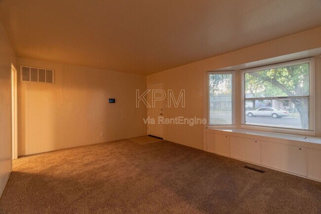 Building Photo - 476 Essex St